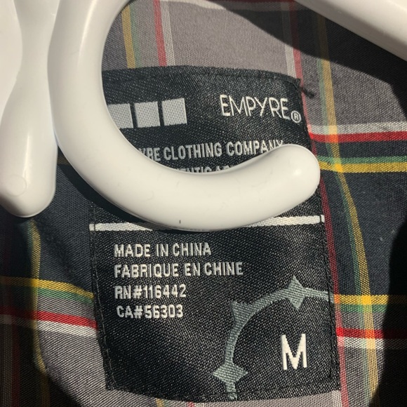 Men’s button up plaid shirt. New condition!! - Picture 2 of 2